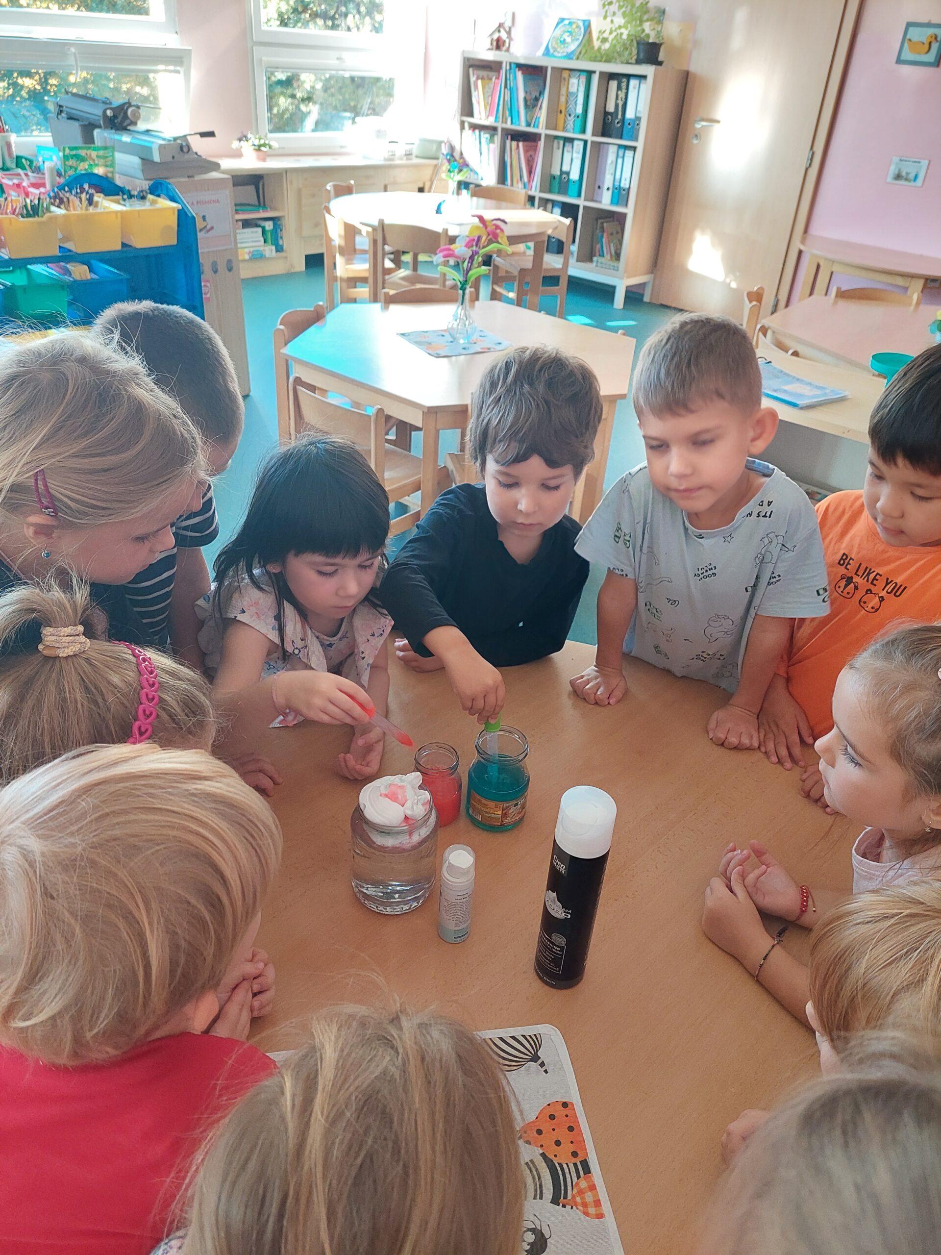 Pokus s pěnou, pohyb (2)