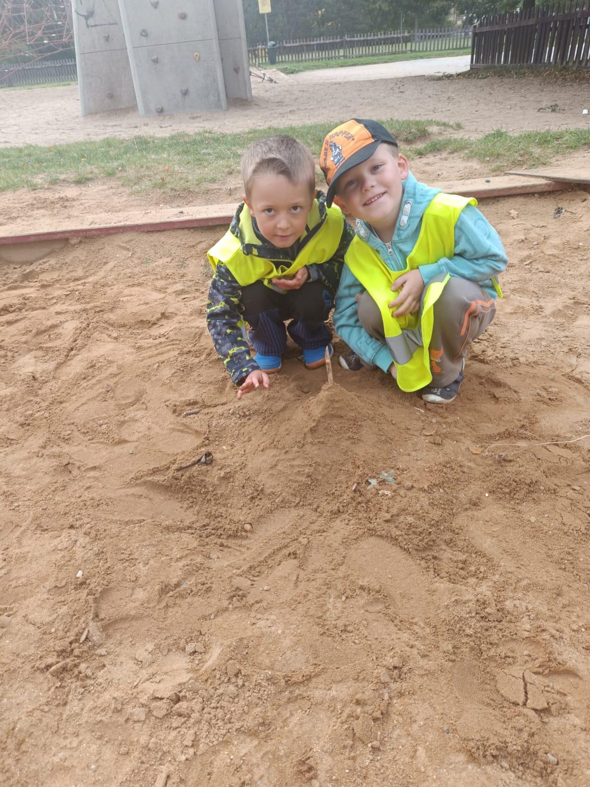 2d7f25ac-3e84-4c66-8242-60dfc6cbe595