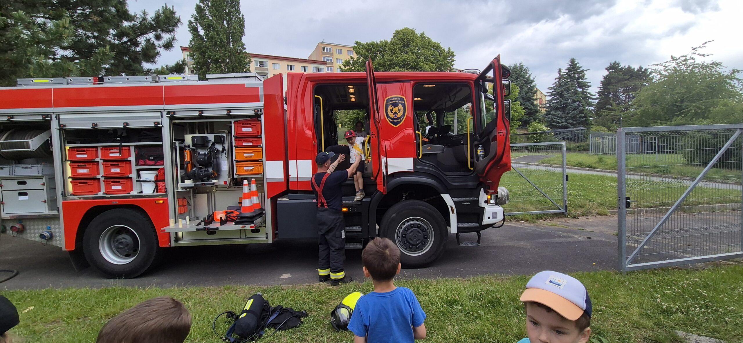 červen (24)