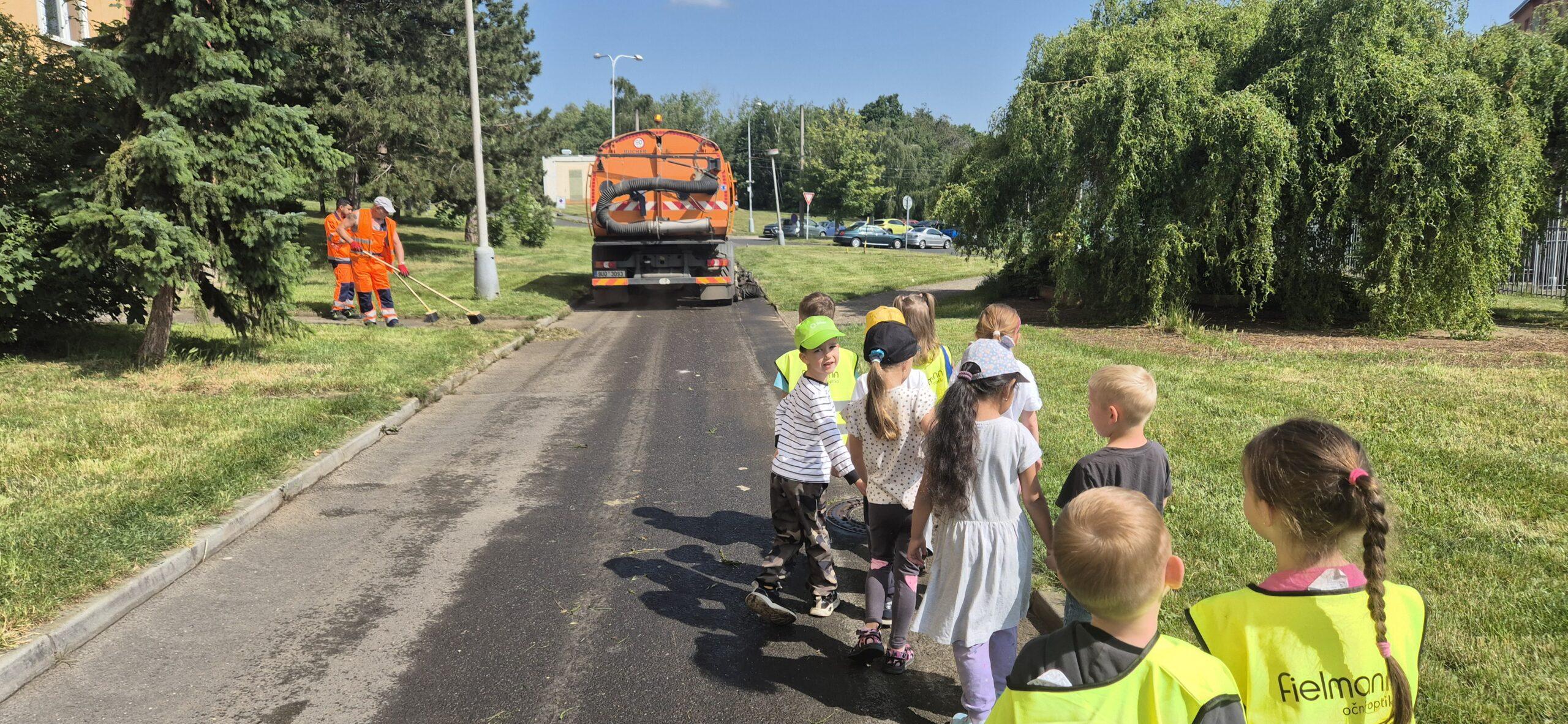 červen (47)