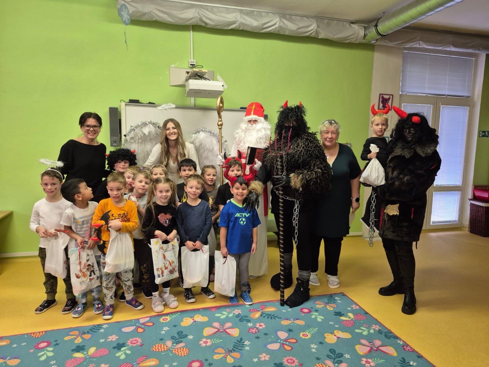 52dd1492-7934-4e5f-83b5-9504639d5e82