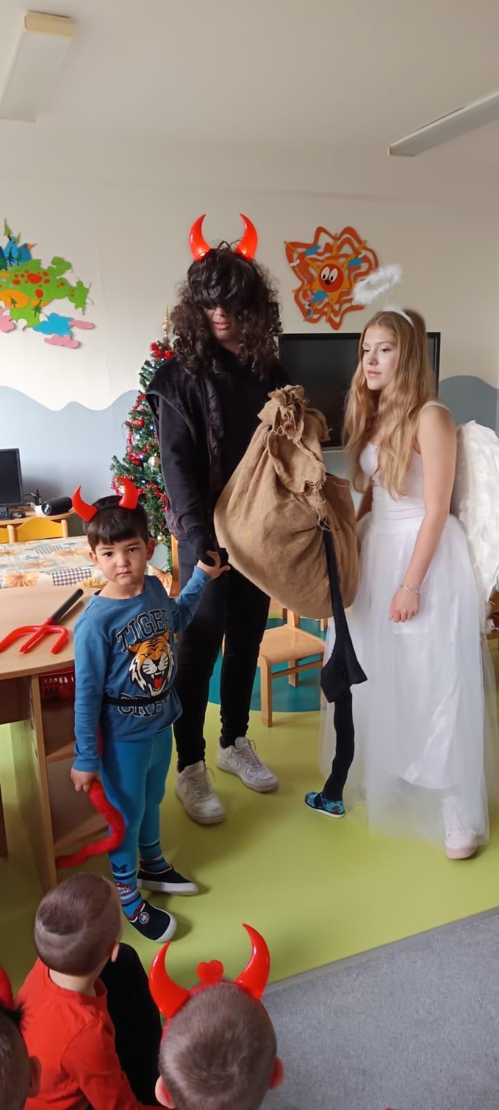 fb2273fa-1053-4d8e-918a-c83067d642e4